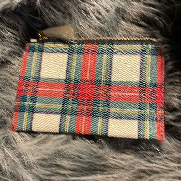 J.Crew
Medium Pouch In Tartan Red Leather Wristlet
5"L x 8"W x 1"H.   NWOT - Picture 3 of 4